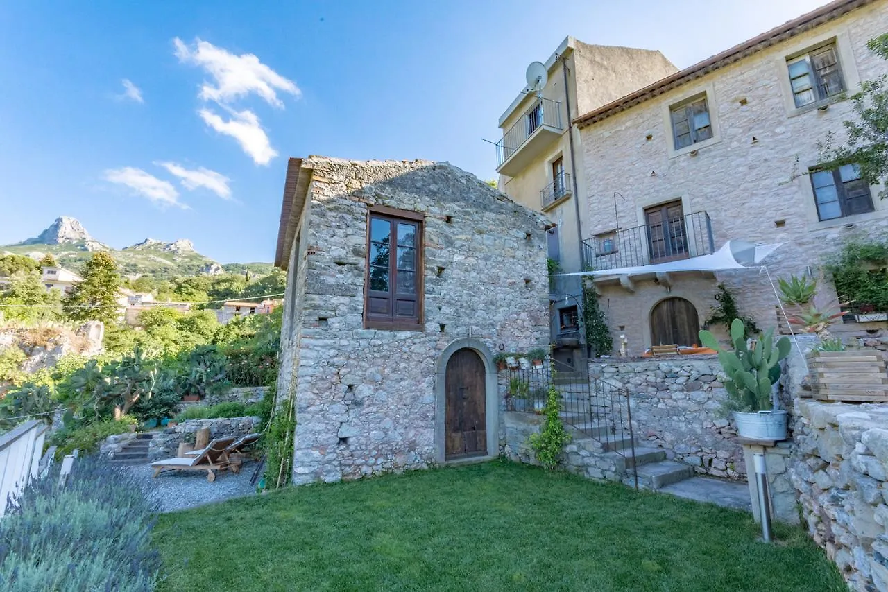 Old Noar Private Villa Novara di Sicilia 0*,  イタリア