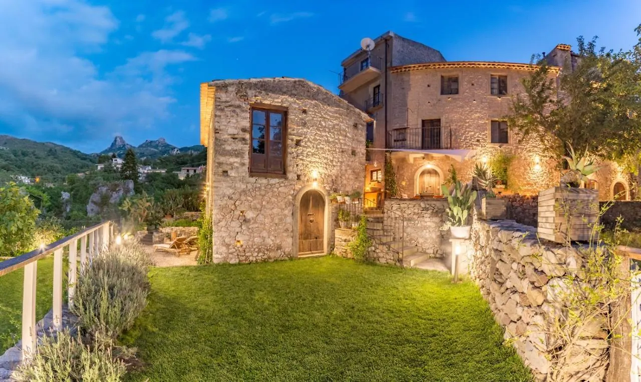 Old Noar Private Villa Novara di Sicilia