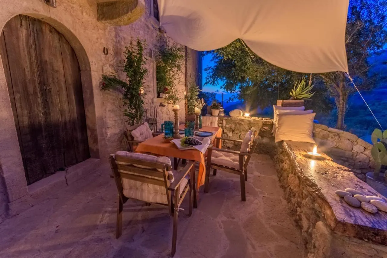 別荘 Old Noar Private Villa Novara di Sicilia