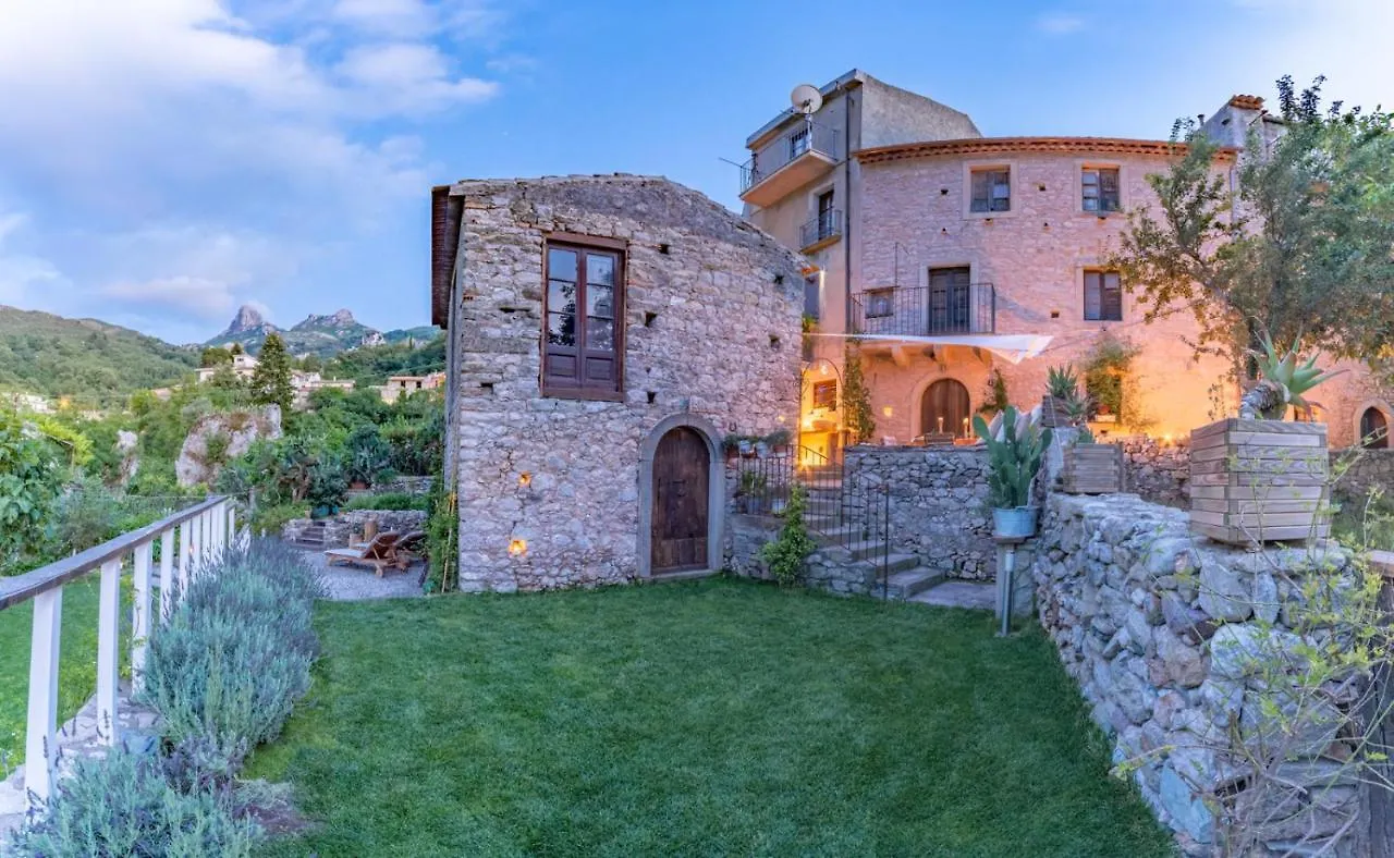 Old Noar Private Villa Novara di Sicilia 別荘
